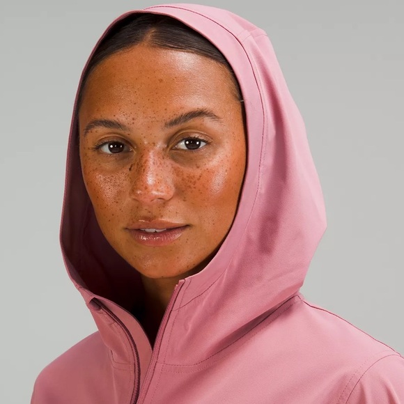 🆕 Lululemon Packable Water-Repellent Jacket in Briar Rose - Picture 3 of 7